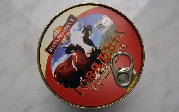 Гос.служба бесопасности пищевых продуктов выявила тушенки с двойной этикеткой - Sputnik Армения