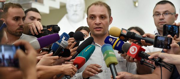 Адвокат Юрия Хачатурова Мигран Погосян в здании суда Первой инстанции административного района Шенгавит (27 июля 2018). Еревaн - Sputnik Армения
