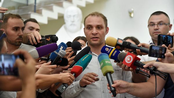 Адвокат Юрия Хачатурова Мигран Погосян в здании суда Первой инстанции административного района Шенгавит (27 июля 2018). Еревaн - Sputnik Армения