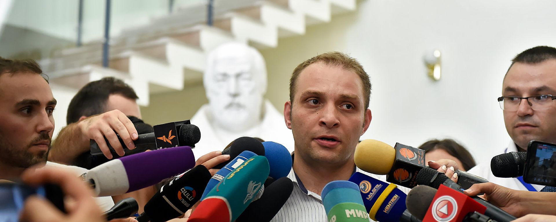 Адвокат Мигран Погосян в здании суда Первой инстанции административного района Шенгавит (27 июля 2018). Еревaн - Sputnik Армения, 1920, 19.01.2021