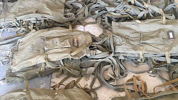 Житель Араратской области добровольно сдал военные принадлежности Житель Араратской области добровольно сдал военные принадлежности - Sputnik Արմենիա