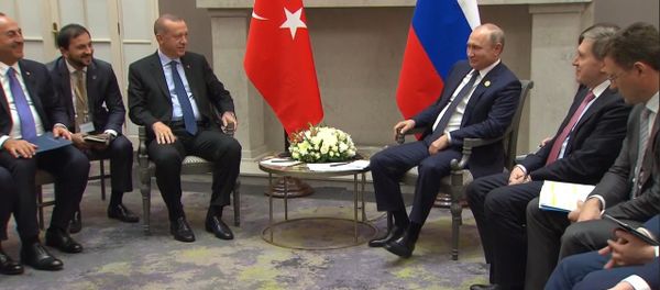 Путин пошутил, что сходит с Эрдоганом в ресторан Путин пошутил, что сходит с Эрдоганом в ресторан - Sputnik Армения