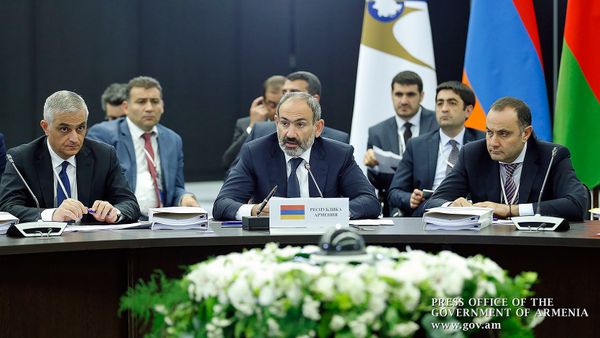 Премьер-министр Армении Никол Пашинян на заседании Евразийского межправительственного совета глав правительства стран ЕАЭС (27 июля 2018). Санкт-Петербург - Sputnik Армения
