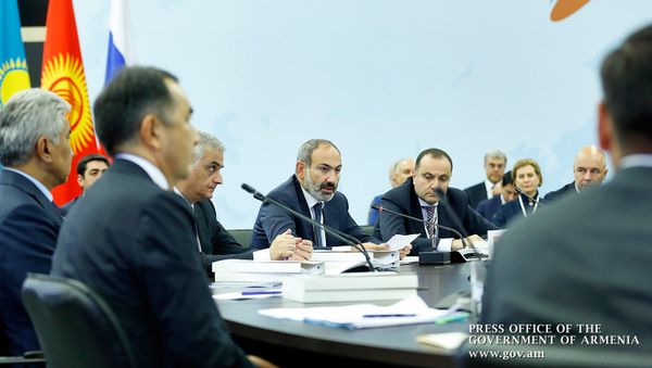 Премьер-министр Армении Никол Пашинян на заседании Евразийского межправительственного совета глав правительства стран ЕАЭС (27 июля 2018). Санкт-Петербург - Sputnik Армения