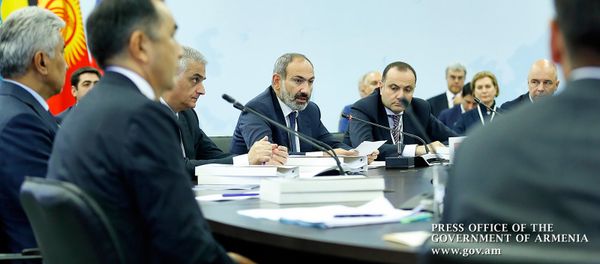 Премьер-министр Армении Никол Пашинян на заседании Евразийского межправительственного совета глав правительства стран ЕАЭС (27 июля 2018). Санкт-Петербург Премьер-министр Армении Никол Пашинян на заседании Евразийского межправительственного совета глав правительства стран ЕАЭС (27 июля 2018). Санкт-Петербург - Sputnik Армения