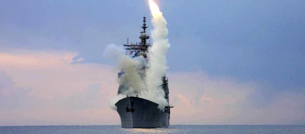 Запуск ракеты Томагавк с крейсера управляемых ракет USS Cape St.George (23 марта 2003). Средиземное море Запуск ракеты Томагавк с крейсера управляемых ракет USS Cape St.George (23 марта 2003). Средиземное море - Sputnik Армения