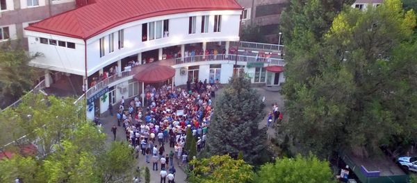 Акция протеста у больницы Сурб Григор Лусаворич (27 июля 2018). Еревaн - Sputnik Армения