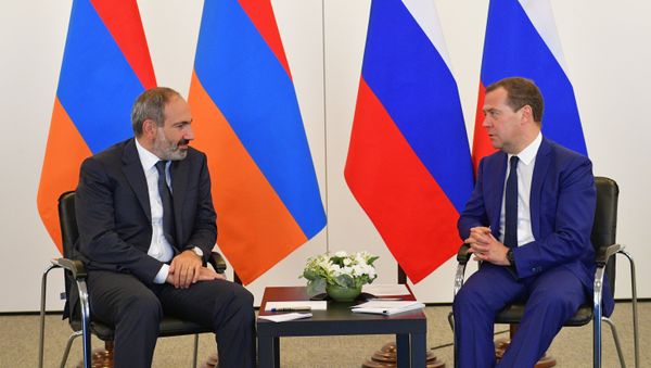 Встреча премьер-министров России и Армении Дмитрия Медведева и Никола Пашиняна в рамках заседания межправительственного совета глав правительства стран ЕАЭС (27 июля 2018). Санкт-Петербург - Sputnik Армения