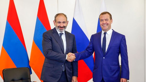 Встреча премьер-министров России и Армении Дмитрия Медведева и Никола Пашиняна в рамках заседания межправительственного совета глав правительства стран ЕАЭС (27 июля 2018). Санкт-Петербург - Sputnik Армения