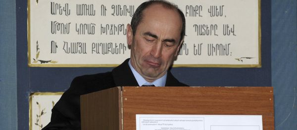 Второй Президент Армении Роберт Кочарян на выборах президента (19 февряля 2008). Еревaн Второй Президент Армении Роберт Кочарян на выборах президента (19 февряля 2008). Еревaн - Sputnik Армения