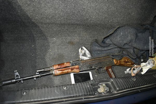 Найденный автомат в багажнике автомобиля - Sputnik Արմենիա