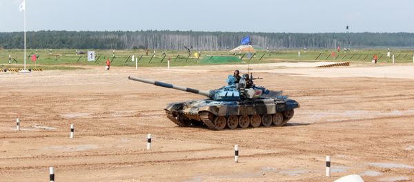 Танк команды армии Армении в международных соревнованиях Танковый биатлон-2018 на подмосковном полигоне Алабино Танк команды армии Армении в международных соревнованиях Танковый биатлон-2018 на подмосковном полигоне Алабино - Sputnik Армения