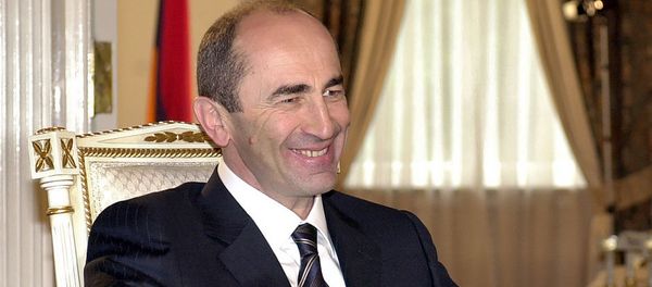 Второй президент Армении Роберт Кочарян (2004 год) - Sputnik Արմենիա