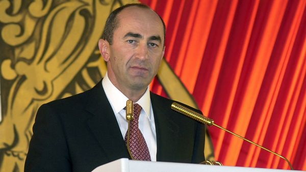 Второй президент Армении Роберт Кочарян (2004 год) - Sputnik Армения