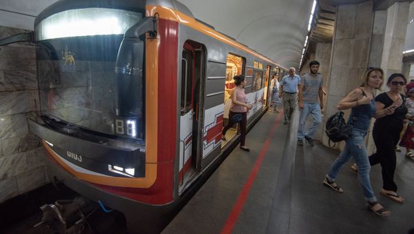 Новый дизайн вагонов ереванского метрополитена - Sputnik Արմենիա