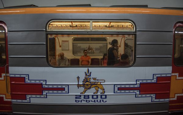 Новый дизайн вагонов ереванского метрополитена - Sputnik Армения