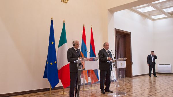 Президенты Армении и Италии Армен Саркисян и Серджо Матарелла на совместной пресс-конференции (30 июля 2018). Еревaн - Sputnik Արմենիա