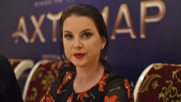 Ирина Слуцкая на пресс-конференции по теме предстоящего ледового шоу Ахтамар (31 июля 2018). Еревaн - Sputnik Армения