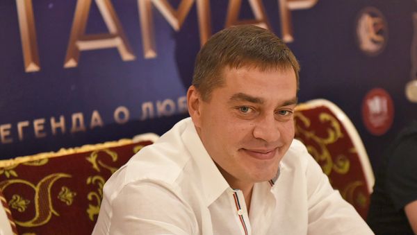 Александр Толстелев на пресс-конференции по теме предстоящего ледового шоу Ахтамар (31 июля 2018). Еревaн Александр Толстелев на пресс-конференции по теме предстоящего ледового шоу Ахтамар (31 июля 2018). Еревaн - Sputnik Армения