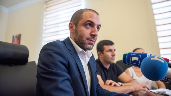 Директор Санитек Николас Эль Тавил на пресс-конференции по теме мусорного казуса в столице (31 июля 2018). Еревaн - Sputnik Армения
