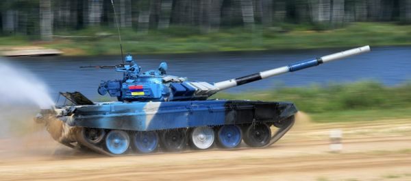 Танк команды армии Армении в индивидуальной гонке международных соревнований Танковый биатлон-2018 на подмосковном полигоне Алабино. - Sputnik Արմենիա
