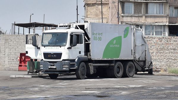 Мусоровоз компании Sanitek - Sputnik Армения
