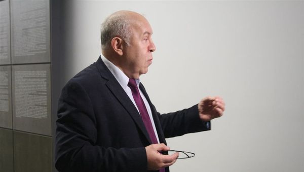 Профессор НИУ ВШЭ, директор Международного центра истории и социологии Второй мировой войны и ее последствий Олег Будницкий - Sputnik Армения