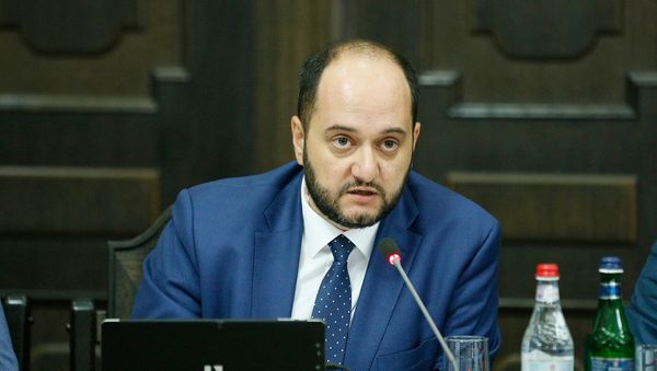 Министр образования и науки Армении Араик Арутюнян на заседании правительства (2 августа 2018). Еревaн - Sputnik Армения