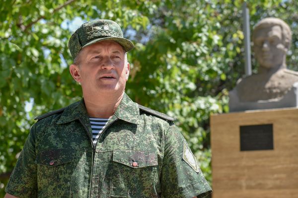 Первый заместитель начальника Пограничного управления ФСБ России в Республике Армения генерал-майор Александр Вахнин во время торжественных мероприятий в честь 70-летия подвига Александра Корякова (2 августа 2018). Арарaт - Sputnik Արմենիա