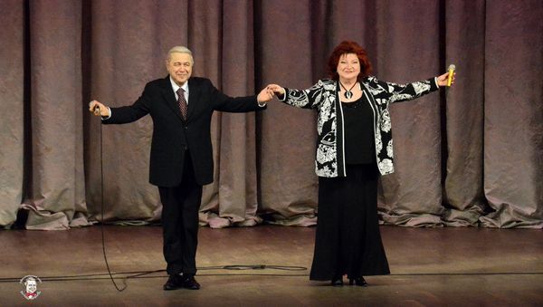 Вечер юмора Евгения Петросяна и Елены Степаненко (5 апреля 2015). Москвa - Sputnik Армения