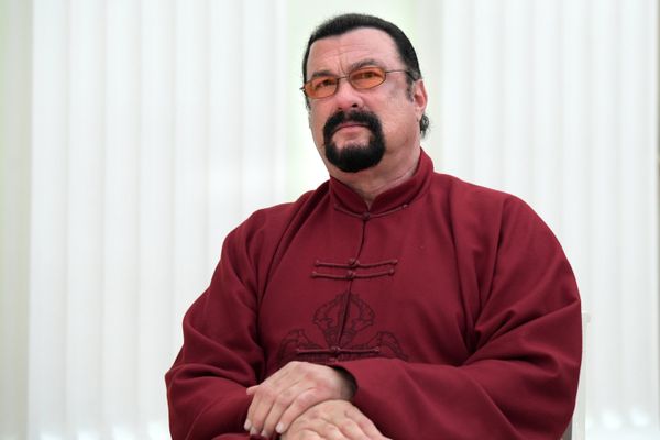 Американский актёр Стивен Сигал перед встречей с президентом РФ Владимиром Путиным в Кремле. Американский актёр Стивен Сигал перед встречей с президентом РФ Владимиром Путиным в Кремле. - Sputnik Армения