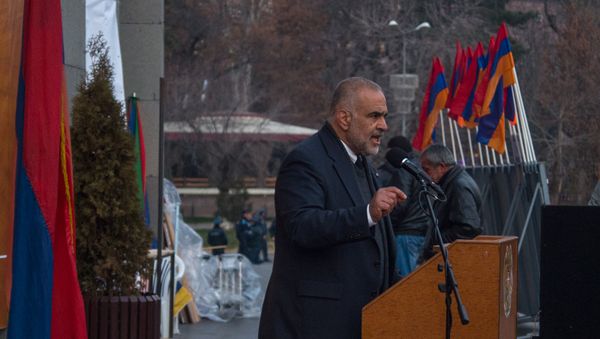 Митинг оппозиционных сил на площади Свободы. Раффи Ованнисян - Sputnik Արմենիա