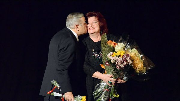 Вечер юмора Евгения Петросяна и Елены Степаненко (3 января 2014). Москвa - Sputnik Армения