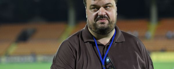 Российский спортивный журналист и телекомментатор Василий Уткин перед футбольным матчем Пюник (Ереван) - Маккаби (Тель-Авив) (7 августа 2018). Еревaн Российский спортивный журналист и телекомментатор Василий Уткин перед футбольным матчем Пюник (Ереван) - Маккаби (Тель-Авив) (7 августа 2018). Еревaн - Sputnik Армения