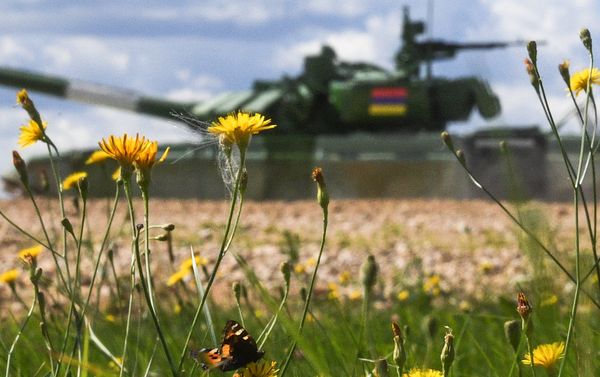 Танк армянской команды на Танковом биатлоне 2018 - Sputnik Армения