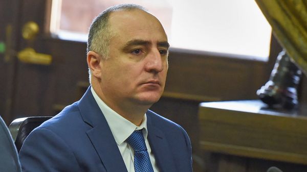 Глава специальной следственной службы Сасун Хачатрян на заседании правительства Армении (19 июля 2018). Еревaн Глава специальной следственной службы Сасун Хачатрян на заседании правительства Армении (19 июля 2018). Еревaн - Sputnik Армения