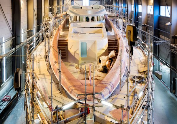 Работающие на яхте люди, строящейся на верфи Heesen Yachts (8 августа 2018). Осс, Нидерланды Работающие на яхте люди, строящейся на верфи Heesen Yachts (8 августа 2018). Осс, Нидерланды - Sputnik Армения