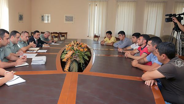 ՊՆ-ում ընդունել են բողոքարկող մի խումբ զորացրված զինծառայողների - Sputnik Արմենիա