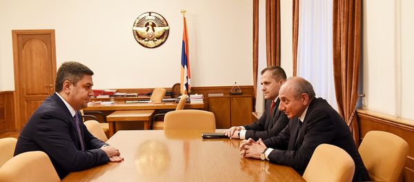 Президент Карабаха Бако Саакян принял главу СНБ Армении Артура Ванецяна (10 августа 2018). Степанакерт Президент Карабаха Бако Саакян принял главу СНБ Армении Артура Ванецяна (10 августа 2018). Степанакерт - Sputnik Армения