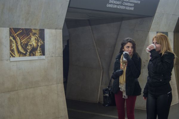 На станции ереванского метрополитена Еритасардакан открылась выставка Индия в картинах и фотографиях - Sputnik Армения