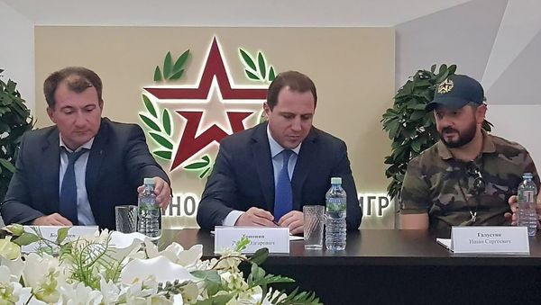 Министр обороны Армении Давид Тоноян прибыл в Москву для участия в торжественной церемонии закрытия «Армейских международных игр-2018» (11 августа 2018). Москва - Sputnik Армения