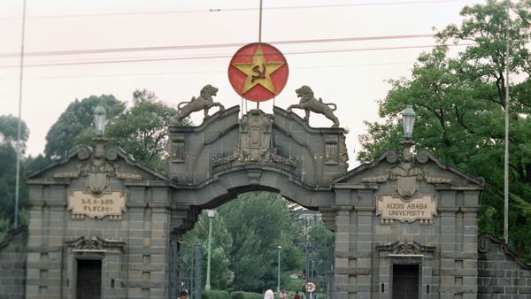 Вход в здание университета в Аддис-Абебе  - Sputnik Армения