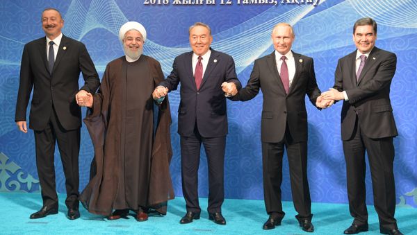 Президент России Владимир Путин на церемонии совместного фотографирования глав государств-участников V Каспийского саммита в Актау - Sputnik Армения