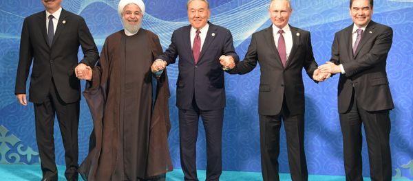 Президент России Владимир Путин на церемонии совместного фотографирования глав государств-участников V Каспийского саммита в Актау - Sputnik Արմենիա