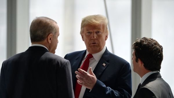Президенты Турции и США Реджеп Тайип Эрдоган и Дональд Трамп на саммите глав государств и глав правительств стран-участниц НАТО (11 июля 2018). Брюссель Президенты Турции и США Реджеп Тайип Эрдоган и Дональд Трамп на саммите глав государств и глав правительств стран-участниц НАТО (11 июля 2018). Брюссель - Sputnik Армения