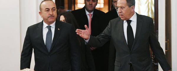 Министр иностранных дел России Сергей Лавров и министр иностранных дел Турции Мевлют Чавушоглу  - Sputnik Армения