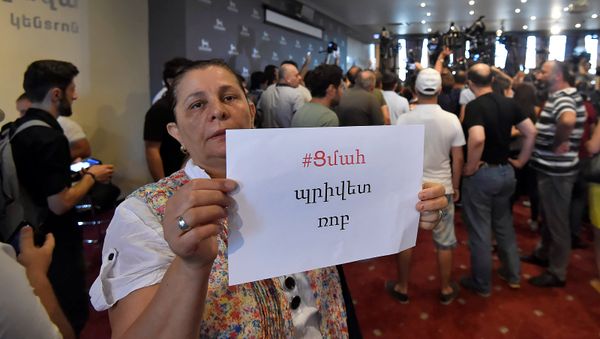 Активисты ворвались в пресс-центр (14 августа 2018). Еревaн - Sputnik Армения