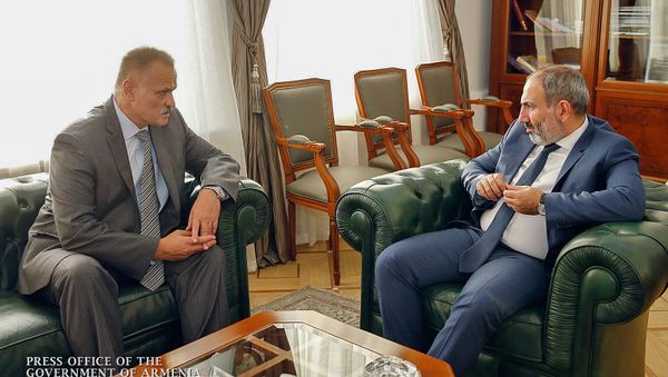 Премьер-министр Армении Никол Пашинян принял генерального директора ЮКЖД Сергея Валько (15 августа 2018). Еревaн Премьер-министр Армении Никол Пашинян принял генерального директора ЮКЖД Сергея Валько (15 августа 2018). Еревaн - Sputnik Армения