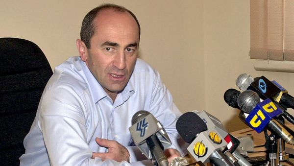 Второй Президент Армении Роберт Кочарян на пресс конференции (2004 год) - Sputnik Армения