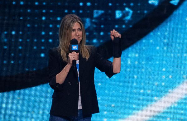 Актриса Дженнифер Энистон на сцене во время WE Day California (19 апреля 2018). Инглвуд, СШA - Sputnik Армения